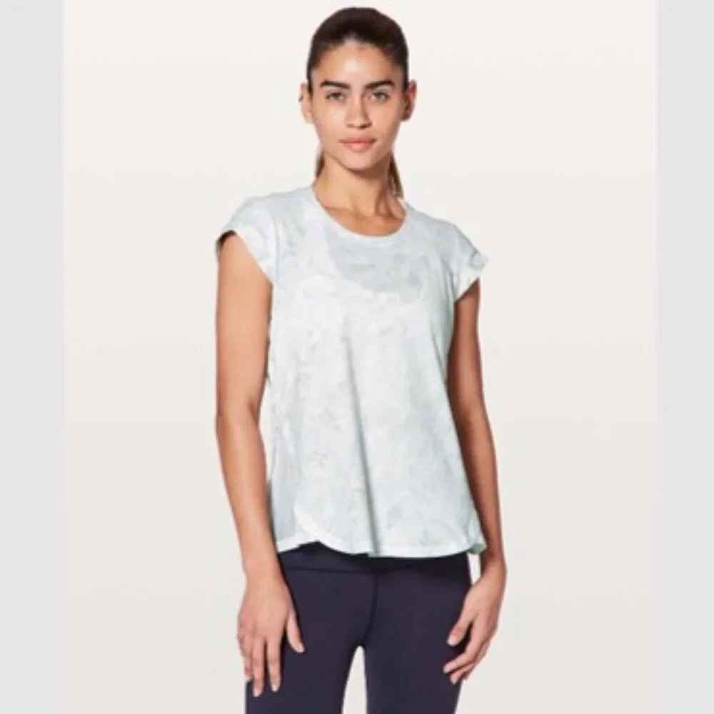 Lululemon Just Pleat It Short Sleeve Athletic Running Tee Shirt Top Size 8? EUC - Picture 1 of 10